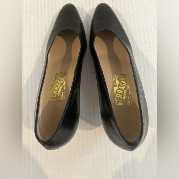 Salvatore Ferragamo Women’s Classic Gator Embossed Black Leather Heel Pumps 9AA - Picture 6 of 11